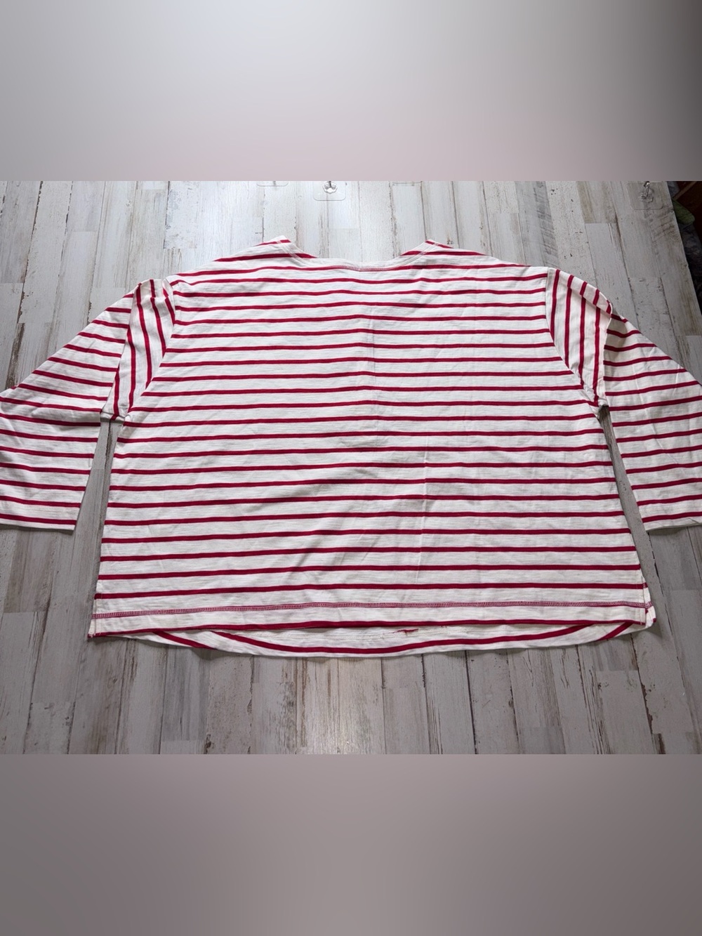 Old Navy White and Red Striped Top Size 3X - Picture 11 of 11